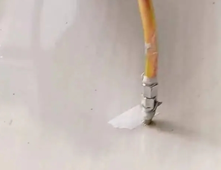 五寨瓷砖空鼓维修公司专业解答在瓷砖铺贴过程中，如果使用的砂料过粗（如全部使用了粗砂），可能会导致以下问题